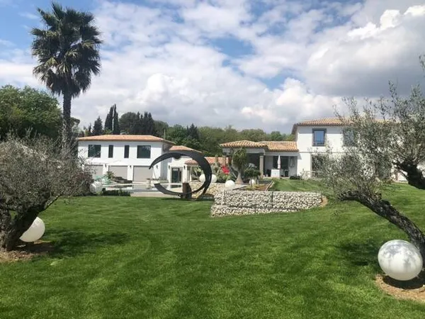 Maison 13 pièces 550 m²