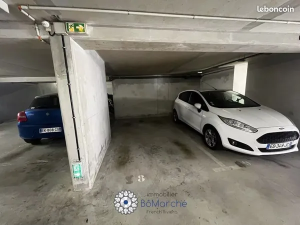 Parking/box Nice