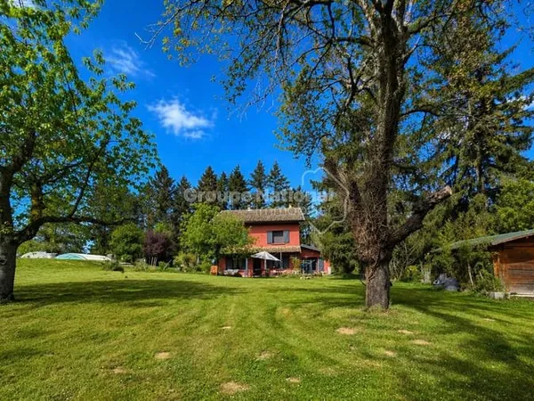 À Civrieux ? Maison de caractère au coeur d'un environnement privilégié