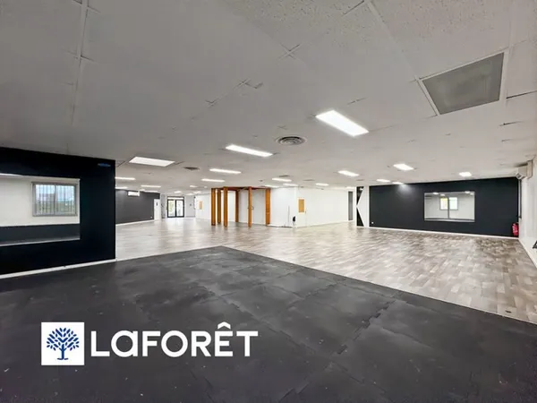 Local commercial Bondoufle 752.41 m2