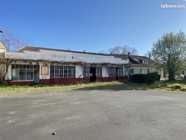 Garage 190 m² Manzac-sur-Vern
