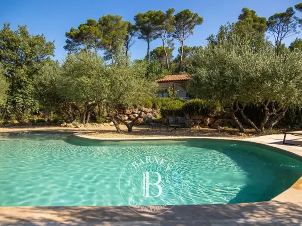 Saint Antonin du Var- Propriété d'exception- Villa en pierre de 250 m² avec piscine et vue panoramiq