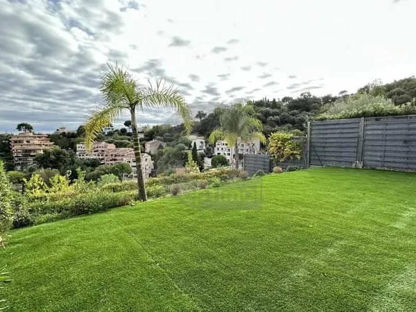 ROQUEBRUNE QUARTIER RESIDENTIEL DU HAMEAU: APPARTEMENT TROIS PIECES AVEC TERRASSE ET JARDIN - VUE ME
