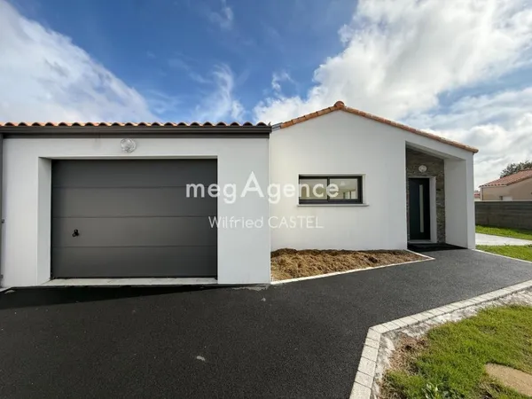 Maison contemporaine de plain pieds.