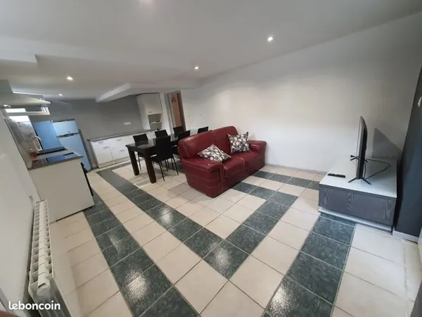 A louer F2 meublé 60m2 entrée indépendante dans un quartier calme