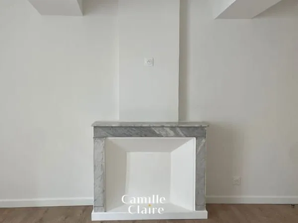 Appartement type 3 dans petit immeuble refait entièrement da