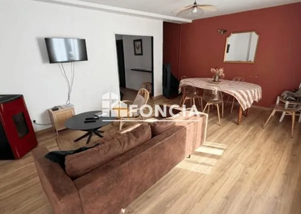 CHARMANTE MAISON AU COEUR DU VILLAGE; LCD AVEC FORTE RENTABILITE NETTE