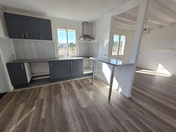 Istres Duplex T3 en parfait état avec cave et parking