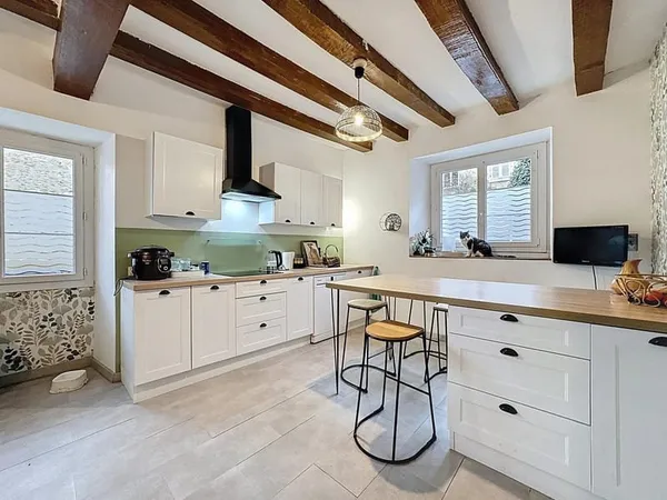 MAISON DE VILLAGE, 5 CHAMBRES, PAS DE TERRAIN