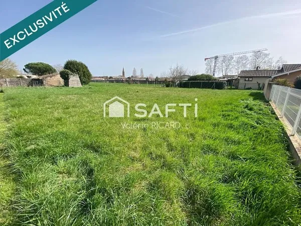 Terrain 775 m²