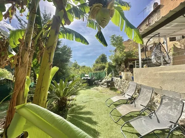Maison avec jardin, piscine et deux pièces indépendant