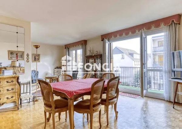 BOULOGNE NORD - RUE D'AGUESSAU - Appartement traversant de 108 m² à Boulogne, offrant un double séjo