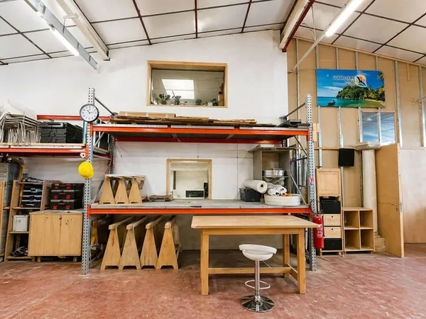 Local d'activité 1745 m²