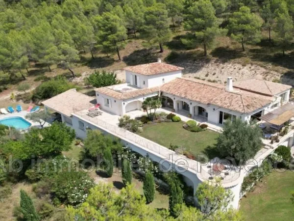 Villa 472 m²