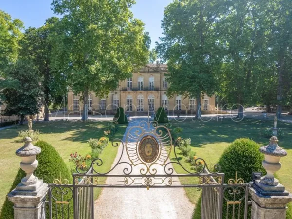Magnifique château XVIIIe avec parc et annexes indépendantes