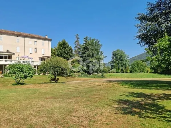 Maison 8 pièces 277 m²