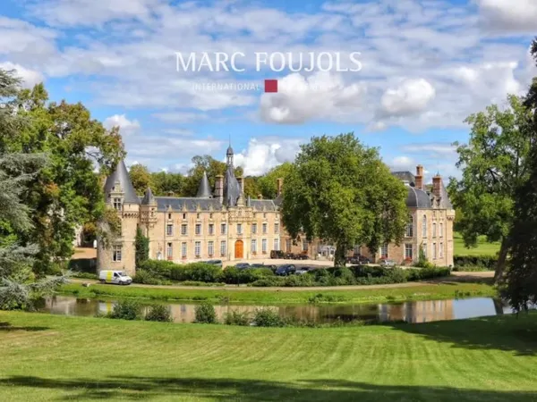 Un château alliant prestige et élégance entre Paris et Chartres