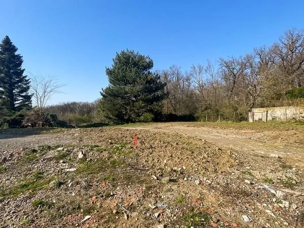 Terrain 860 m²