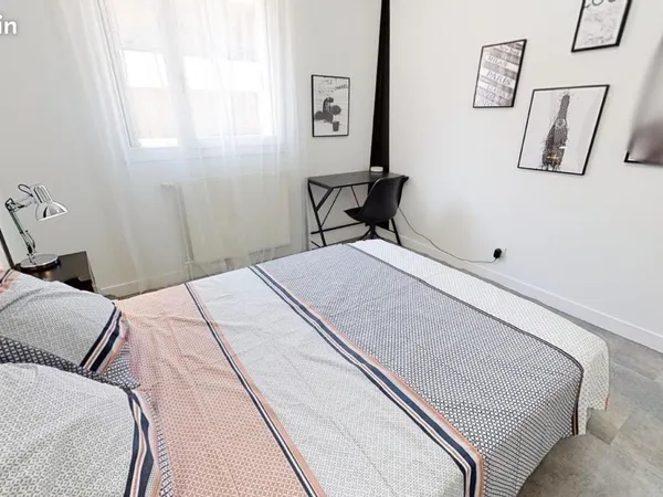 Chambre 7 pièces 104 m²