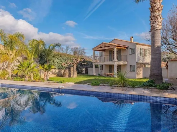Villa 5 pièces 180 m²