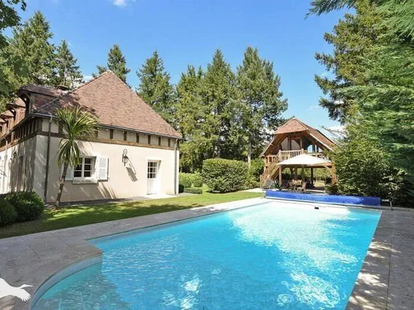 Maison 7 pièces 215 m²