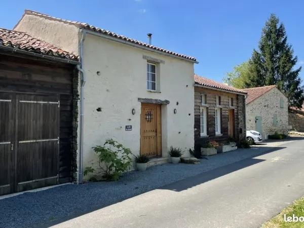 Magnifique grange rénovée en 2023 à Vouvant