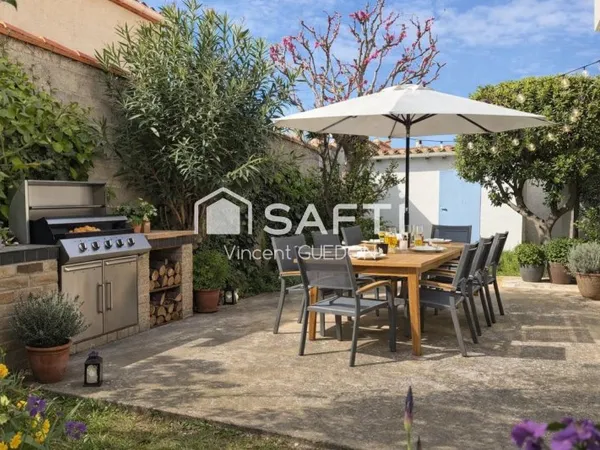 Maison 3 faces avec jardin et cabanon