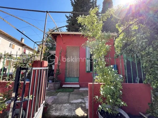 Centre d'Apt : opportunité rare - cabanon avec terrain viabilisable, fort potentiel investissement