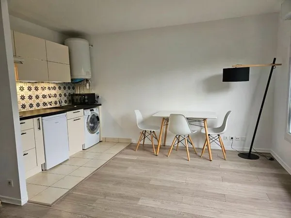 Studio meublé à louer - refait à neuf