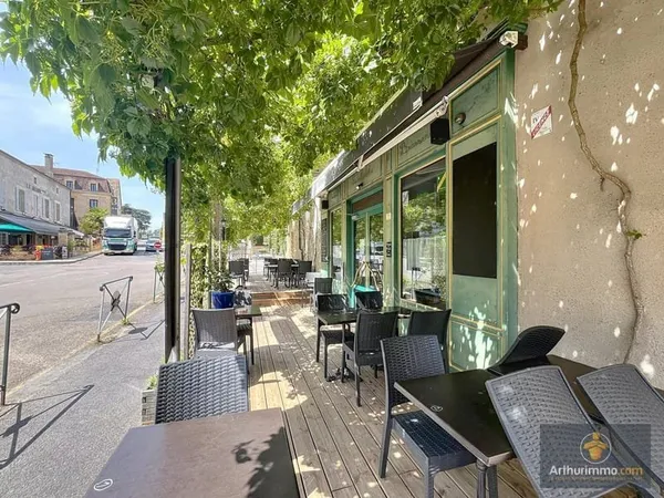 COMMERCE + CHAMBRES D'HOTES