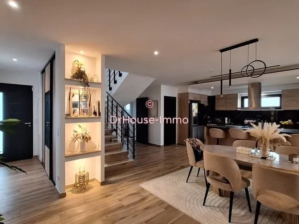 Magnifique Maison Familiale de 5 Pièces avec Piscine, Terrasse et Garage à Rocbaron