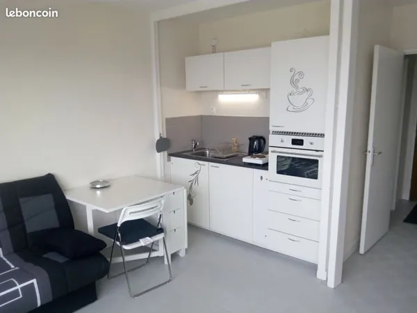 A louer studio meuble centre de tours TRES CALME