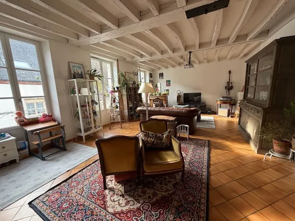 MAISON DE VILLE