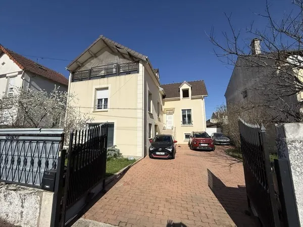 Maison 10 pièces 202 m²