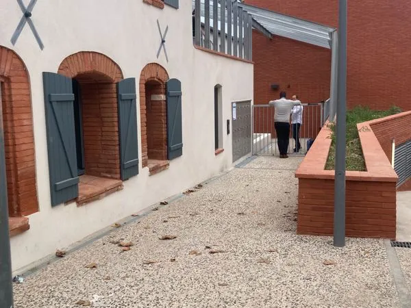 Particulier loue appartement T2, 40m2, NEUF, pas de frais d'agence, loyer modéré loi Pinel, disponib