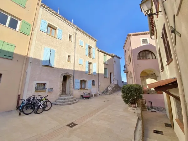 REVEST LES ROCHES, Maison de village 10 pièces, terrasses et