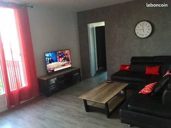 Chambre dans grand appartement à Comp