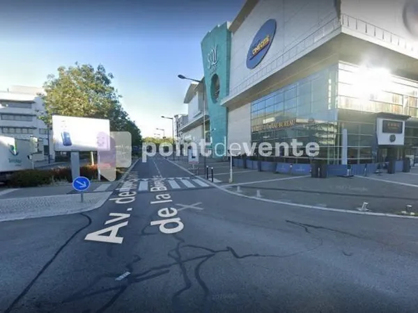 Local commercial 318 m²