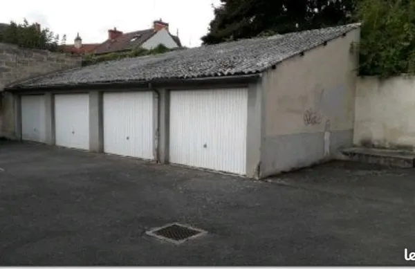 Ensemble de 18 garages, à proximité immédiate de la gare SNCF