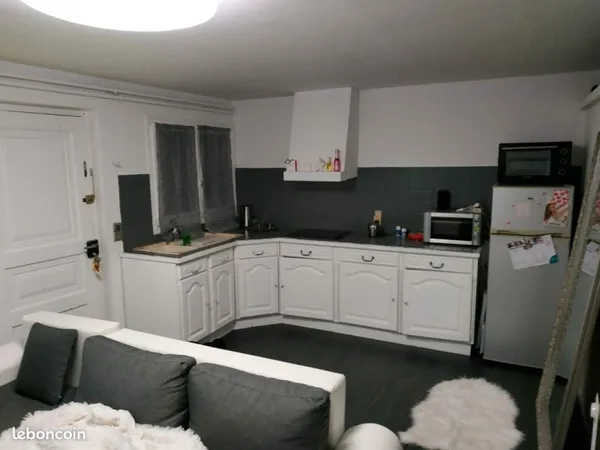Studio meublé parking gratuit