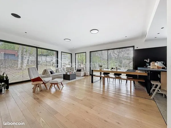 Villa 7 pièces 240 m²