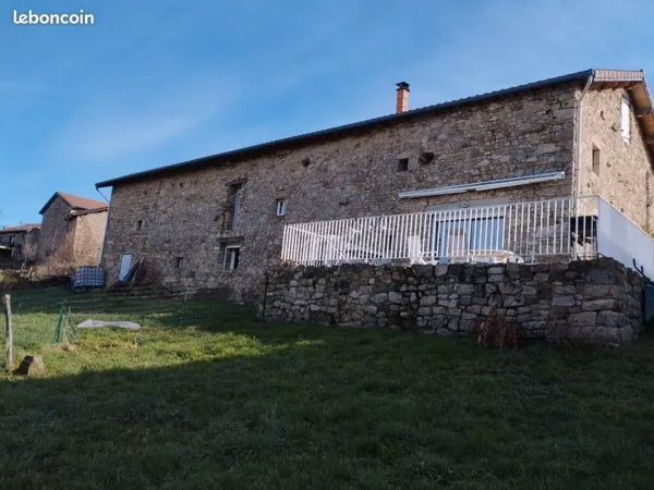 Ferme en pierres rénovée