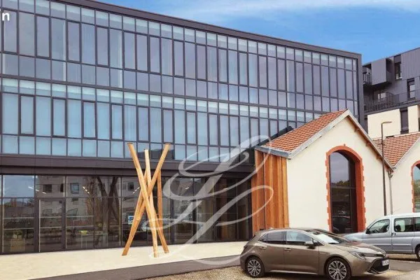 BUREAUX 416 m² TOURS