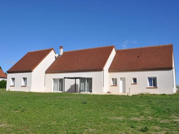 Villa de construction traditionnelle de 2009, de 190 m2 habitables, avec 5 chambres, une très belle 