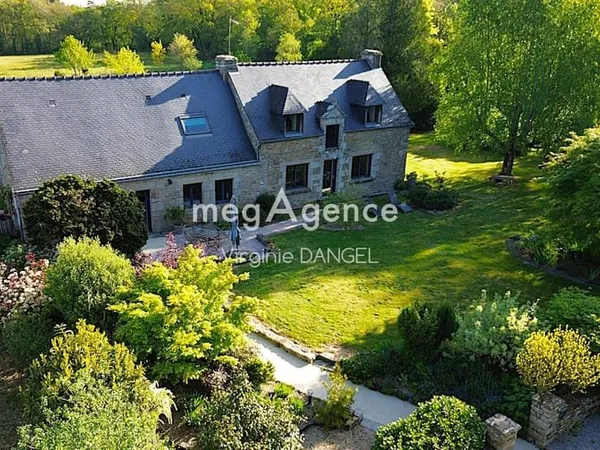 Longere 210 m2 sur 8000 m2 de parcelle