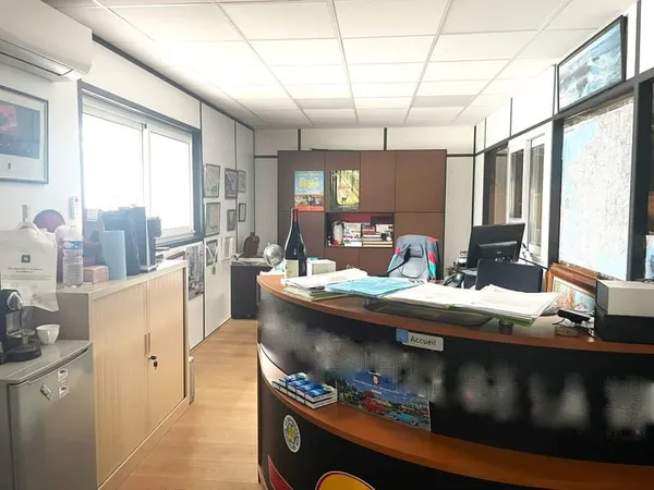 Immeuble industriel 950 m²