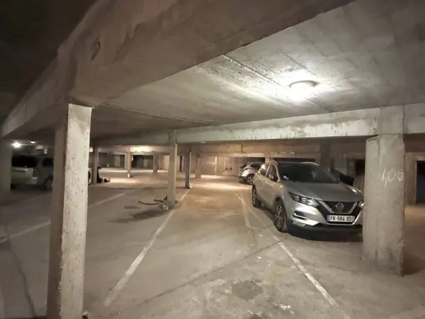 Parking 14 m²