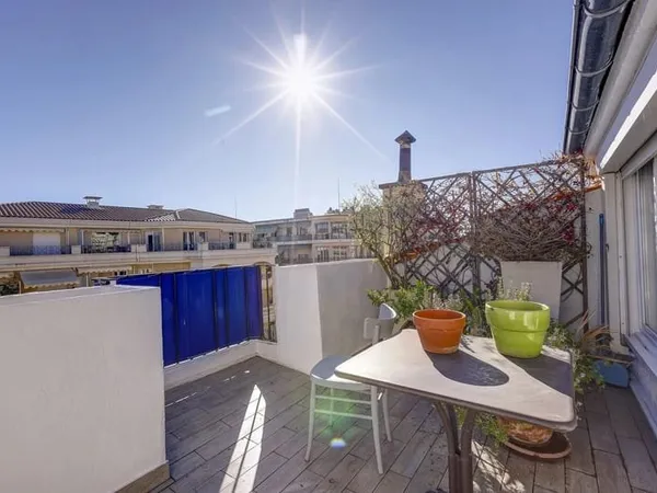 Grand T3 - dernier étage - Terrasse avec vue dégagée