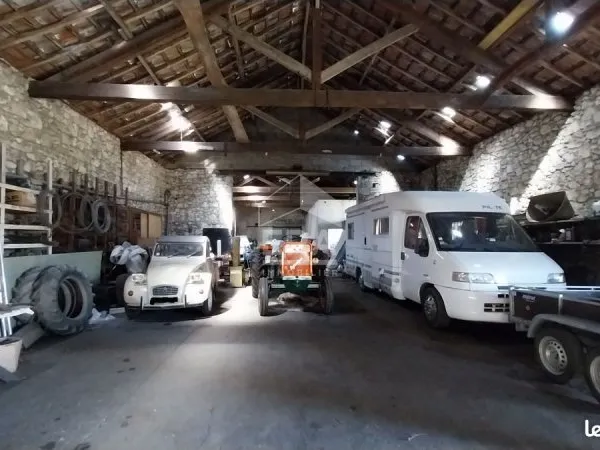 Parking/box 283 m² PINEUILH