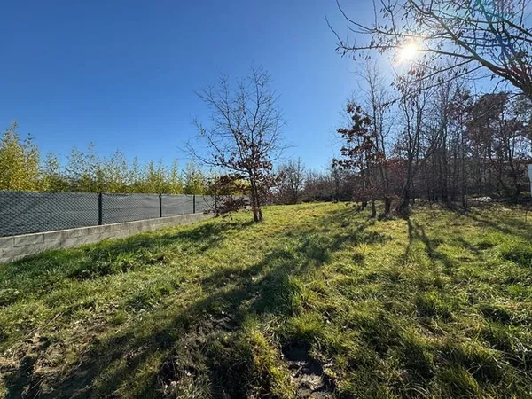 A VENDRE PROCHE AUTERIVE: TERRAIN DE 896 M2 VIABILISE, LIBRE DE TOUS CONSTRUCTEURS